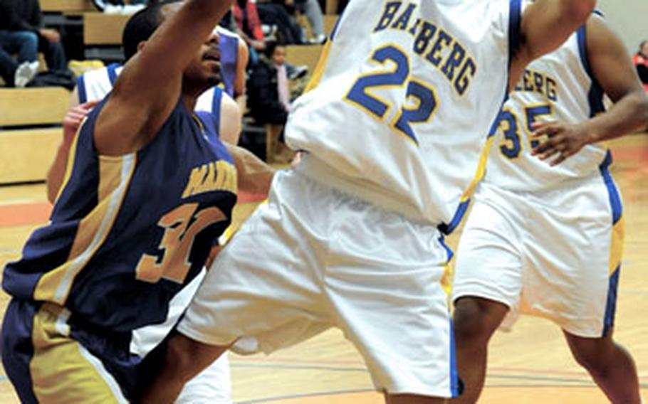Bamberg&#39;s Danny Kieser looks for a shot over Mannheim&#39;s Jeremy Rodney in Bamberg&#39;s 52-37 victory over the Bison in Mannheim on Saturday.