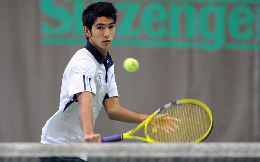 Wiesbaden's Evin Alarilla hits a backhand return to Kaiserslautern's Alex Helm. Alarilla won the match in Wiesbaden on Saturday 6-0, 6-0.