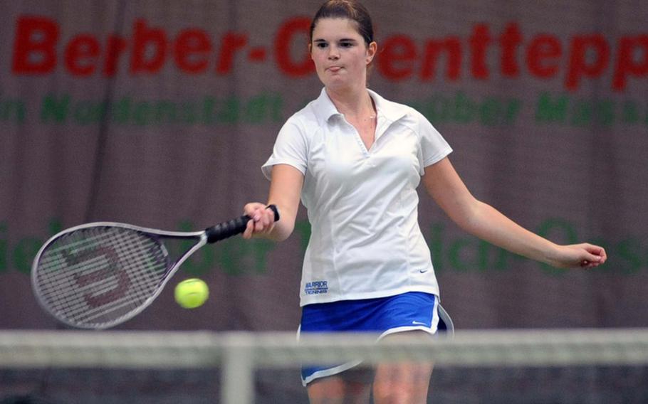 Wiesbaden's Heather Boehme uses a forehand to return a shot by Kaiserslautern's Alexandria Albers. Boehme won the match 9-8 (8-6) in Wiesbaden on Saturday.