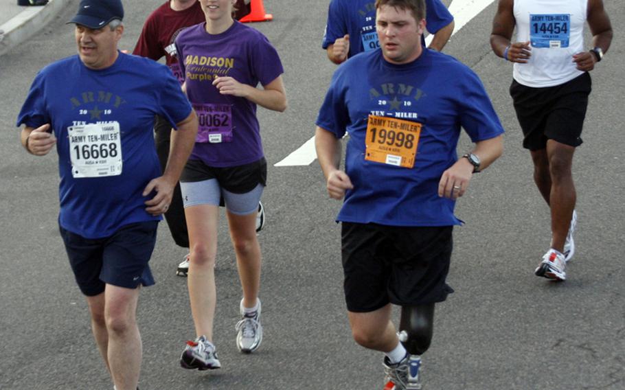 Mark Hurst (19998) and other Wounded Warriors run through the streets of Washington, D.C.