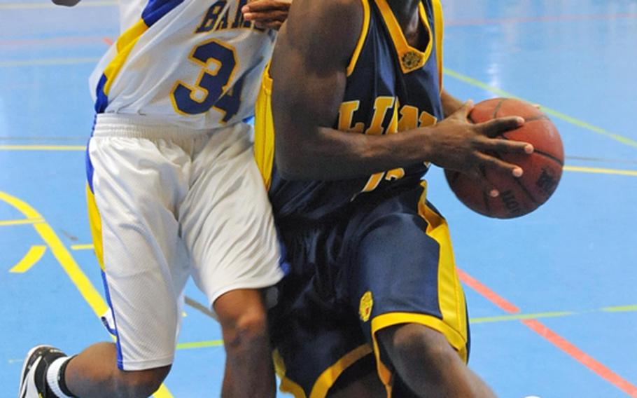 Heidelbergs Eugene Jones, right, drives around Bamberg's Ken Howard in the Lions' 67-47 win over the visiting Barons in Heidelberg, on Saturday.