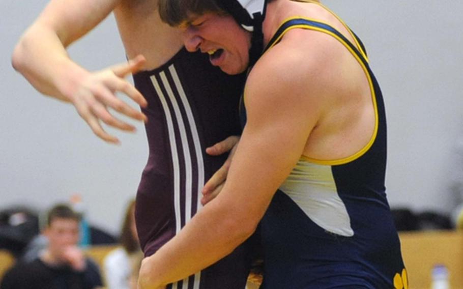 Turner Vite of Heidelberg, right, defeated Viseck's Jesse Partee in a 189-pound match in Heidelberg on Saturday.