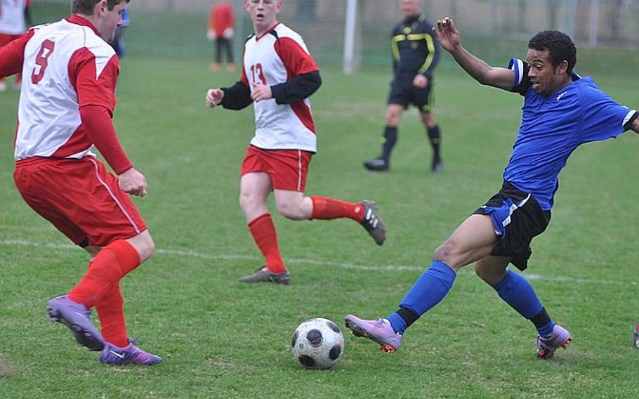 Devon Fluker of Hohenfels tries to get around Schweinfurt defender Logan Mansfield Saturday in Hohenfels' 2-1 win over the Razorbacks.