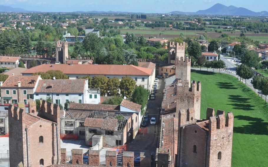 On a clear day, those perched atop the Ezzelino tower in Montagnana, Italy, can see for miles. But the medieval walls that surround the historic city center are visible just about any time. The city&#39;s 2 kilometers of walls are said to be among the best preserved in the Veneto region.
