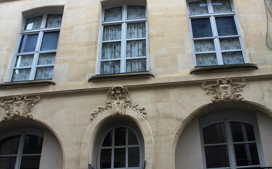 According to a law established by former Minister of Culture Andre Malraux, the facades of Paris buildings must be cleaned every 10 years.  Owners who do not comply are subject to hefty fines, said Paris Greeter Claudine Chevrel, who pointed out this clean facade.