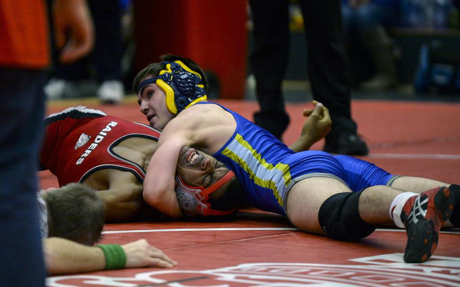 Wiesbaden's Steven Brown defeats Kaiserslautern's Aaron Gauff to win the 160-pound weight class at the Central Sectional Wrestling Championships at Kaiserslautern, Germany, Saturday, Feb. 8, 2014.
