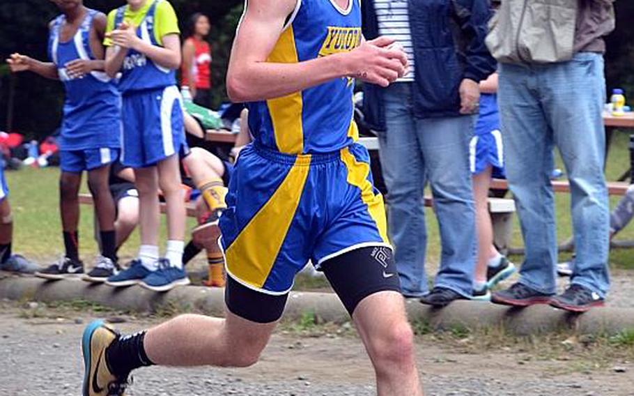 Yokota senior Daniel Galvin strides en route to a time of 14 minutes, 42.3 seconds, 1.4 seconds off his personal best and the Kanto Plain league record on the Tama Hills Recreation Center 2.9-mile boys course.