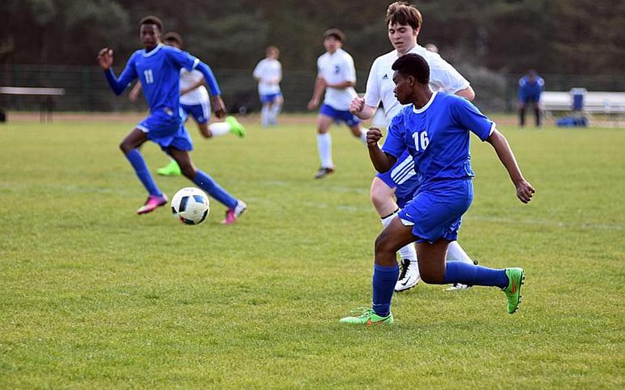 Brussels' Kalani Villa passes to Bocar Toure during a game at Hohenfels on Friday, April 21, 2017.