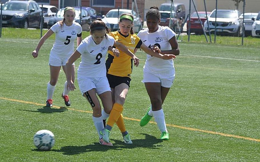Naples' Abigail Houseworth, left, and Keyda Feltner sandwich Stuttgart's Janey Greenberg in the Panthers' 8-2 victory over the Wildcats.