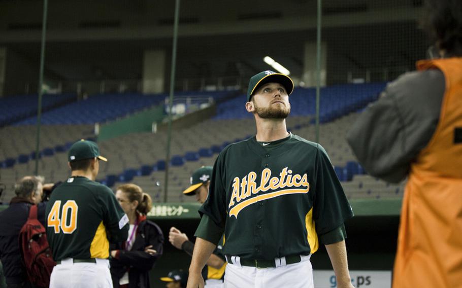 Oakland Athletics shortstop Cliff Pennington takes in the Tokyo Dome after just walking onto the field Saturday.
