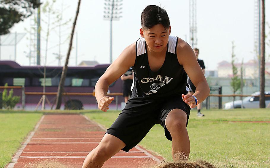 Osan's Edward Kim won the boys D-II triple jump, the first time the event was on the Far East meet program.