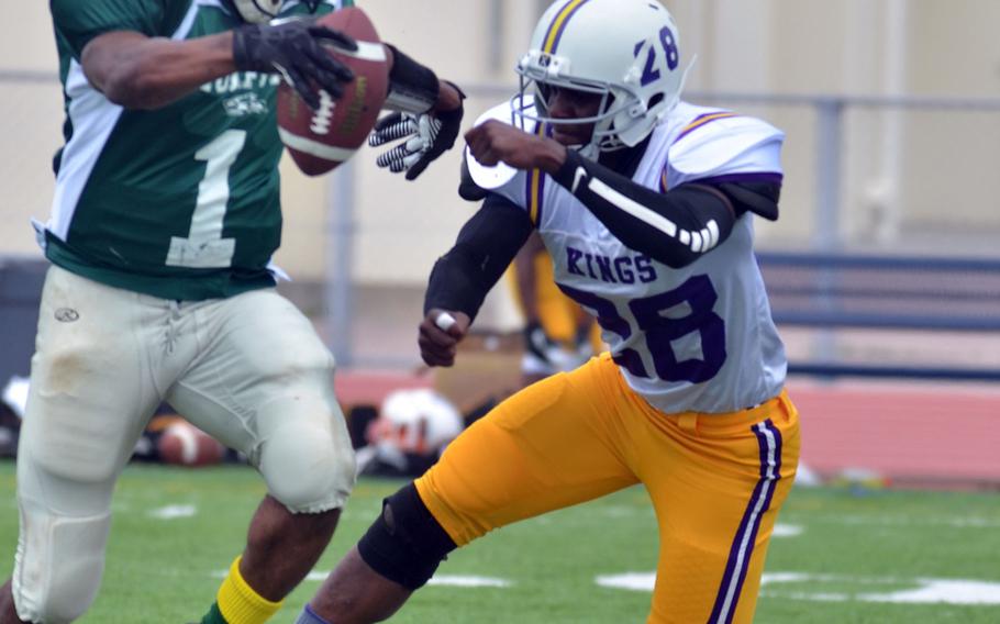 Hansen QB Jay McCray looks to elude Kinser defender Lancelot Olyfvelt.
