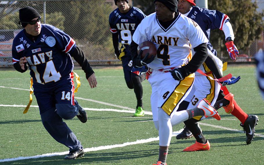 Army's Derrick Boyd outruns the Navy defense for a touchdown in the first 10 seconds of the game, Dec. 6, 2014. 