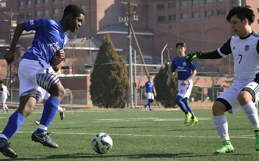 Seoul American's Kevin McGuire gets set to boot the ball past Taejon Christian's Albert Jang. Jang and the Dragons blanked the Falcons 1-0 in Seoul American's Korea soccer season opener.