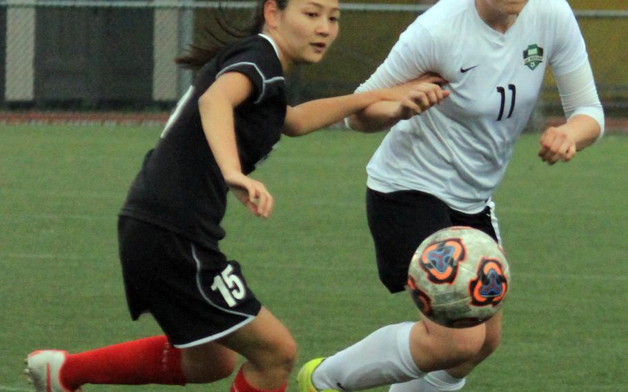 Seoul Foreign's Callie Chang and Daegu's Sarah Spavins battle for the ball during Thursday's Korea girls soccer match. The visiting Crusaders routed the Warriors 9-0.