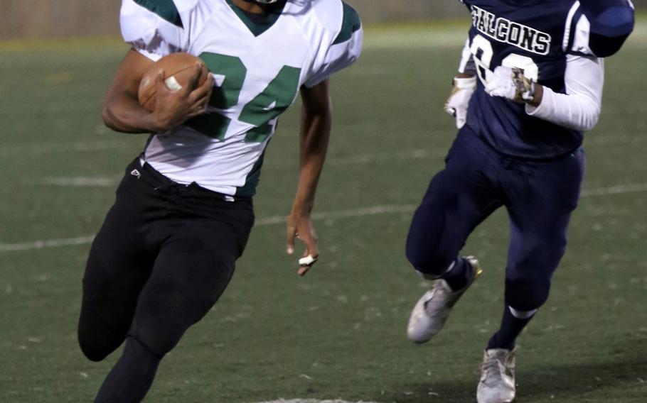 Daegu's Jarvis Stokes, shown outrunning Seoul American's Marian Howell, returned a kickoff 90 yards for a touchdown to put the game out of reach, with the Warriors winning 18-8.