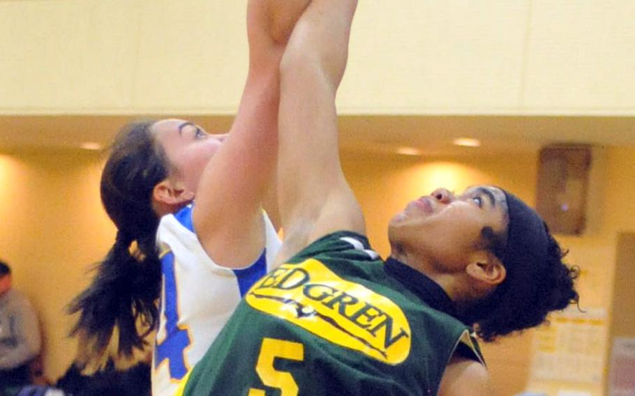 Robert D. Edgren's Coko Magby stretches for the ball against Christian Academy Japan's Erika McLain on Day 1 Thursday of the first ASIJ Kanto Classic. The Eagles beat the Knights 39-30.