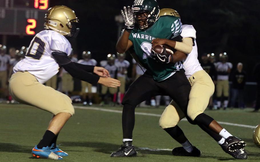 Daegu running back Javeon Bell gets hemmed in by two Humphreys defenders.