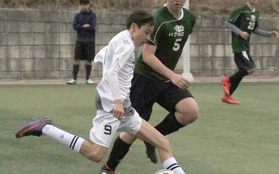 Taejon Christian's Taiyo Hozack tries to dribble past Daegu's Miciah Ruff during Wednesday's Korea Blue boys soccer match, won by the Dragons 3-1.