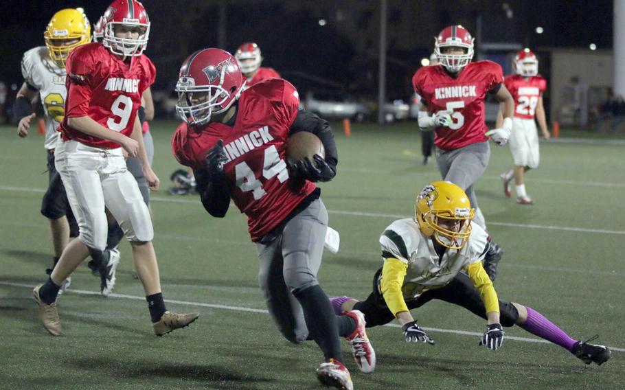 Kinnick running back Marc Morgan evades a Robert D. Edgren defender.