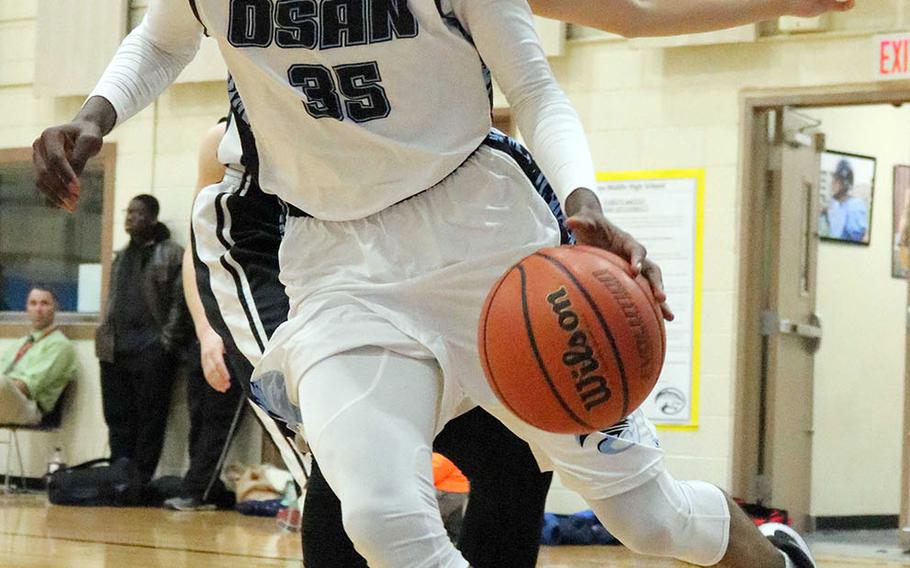 Osan's Daniel Jamerson drives against Seoul Foreign during Wednesday's Korea boys basketball game. The Cougars won 78-59.