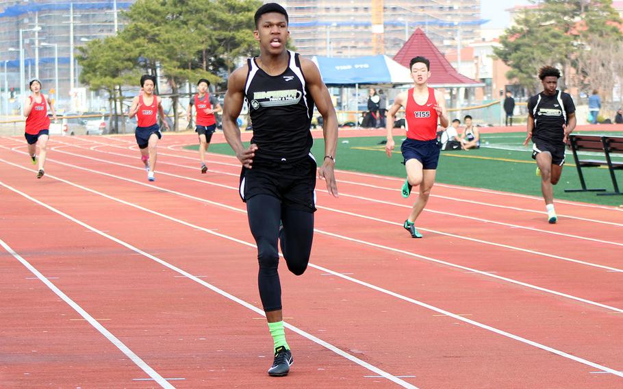 Humphreys' Tevijon Williams heads for the finish of the boys 200 during Saturday's Humphreys Invitational track and field meet. Williams won the 100 and 200 and ran the second leg of Humphreys' first-place 400-meter relay team.