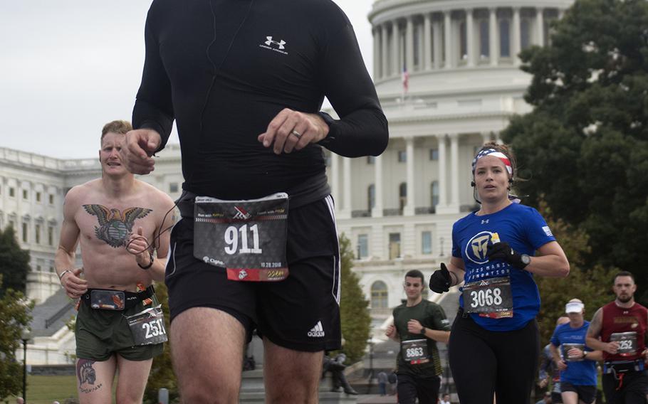 Runners of the 43rd Marine Corps Marathon.