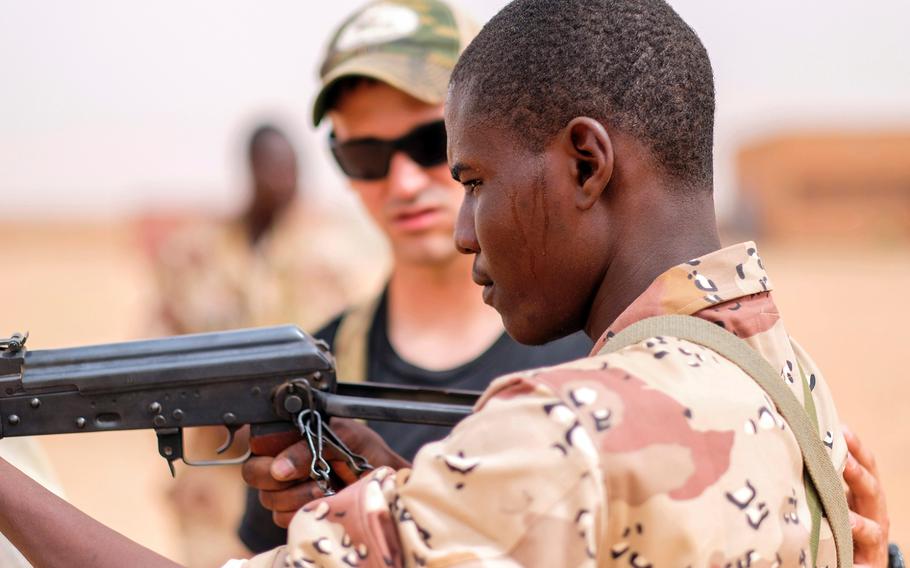 Nigerien soldiers conduct close quarters combat training with U.S. Special Forces advisors during Flintlock 2018 April 13, 2018 in Agadez, Niger.