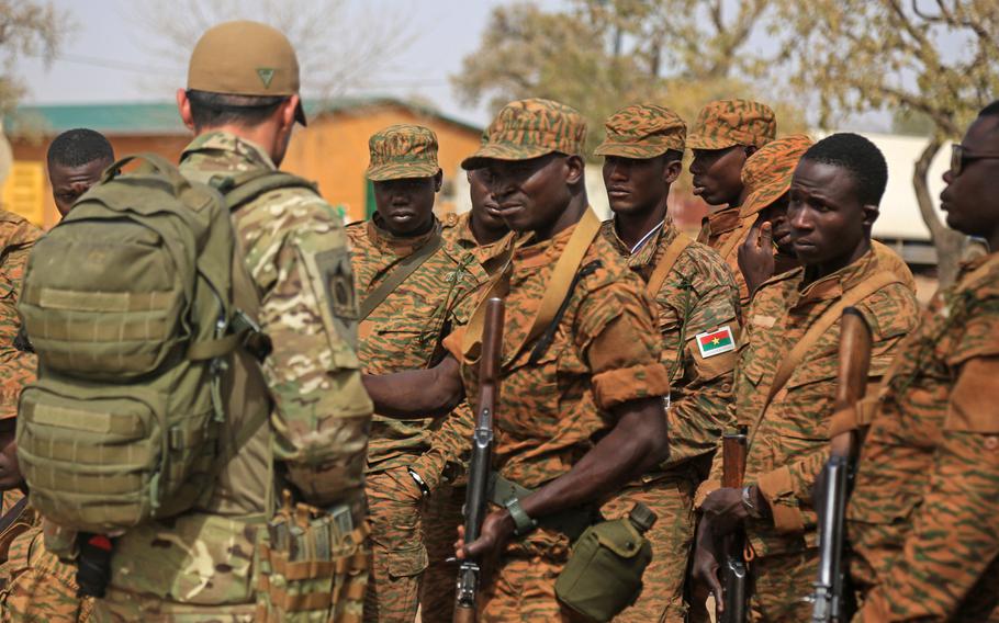 A Portuguese Special Forces soldier briefs Burkina Faso soldiers during Flintlock 2019 on base camp Loumbila, in Burkina Faso, Feb. 21, 2019.  U.S. special operations forces will take part in this year's large-scale Flintlock exercise in western Africa, where Pentagon leaders are mulling a troop cutback.