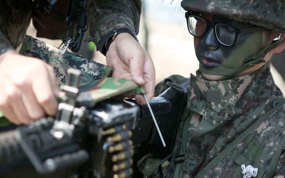 Republic of Korea Marines load an M60 during a beach landing exercise with U.S. Marines on BLA White Beach, Pohang, South Korea, March 30, 2015.