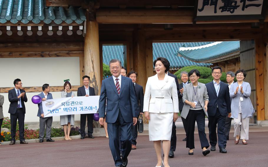 South Korean president Moon Jae-in and his wife, Kim Jung-sook, prepare to leave for Pyongyang for the latest series of summits with North Korean leader Kim Jong Un on September 18, 2018.
    
