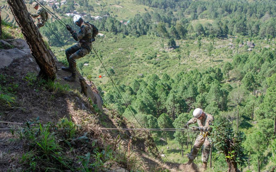 Lt. Col. Andrew Steadman, right, commander of 1st Battalion, 23rd Infantry Regiment, descends a cliff with an Indian army soldier during a rappel and zipline class Sept. 20, 2018, at Chaubattia Military Station, India.