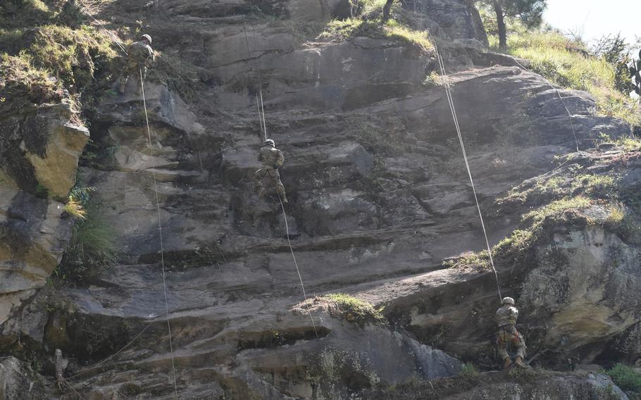 Soldiers with 1st Battalion, 23rd Infantry Regiment, rappel down a cliff Sept. 20, 2018, during Yudh Abhyas at Chaubattia Military Station, India. 