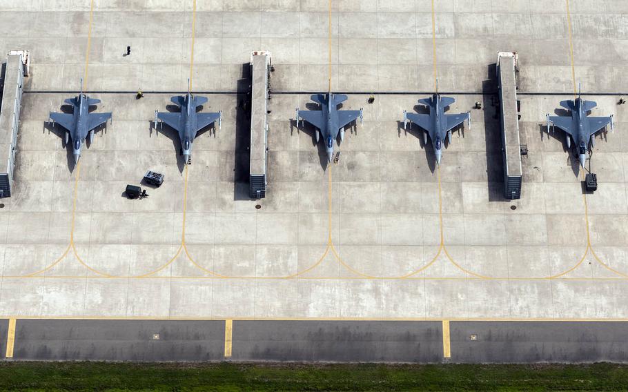 F-16 Fighting Falcons are seen at Kunsan Air Base, South Korea, Aug. 15, 2013. 