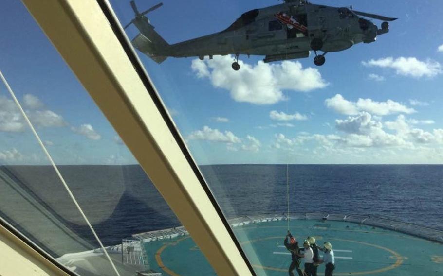 A Navy MH-60 Seahawk helicopter aircrew conducts an emergency airlift in waters off Hawaii Sept. 13, 2017.