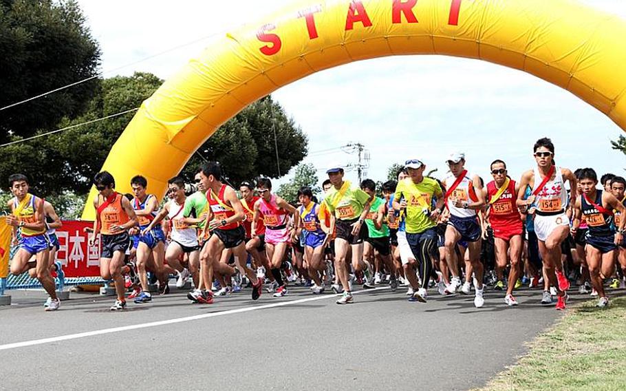 Runners in the men's and women's under-40 age group take off at the start of the 21st annual Ekiden relay race Sunday at Sagami General Depot.