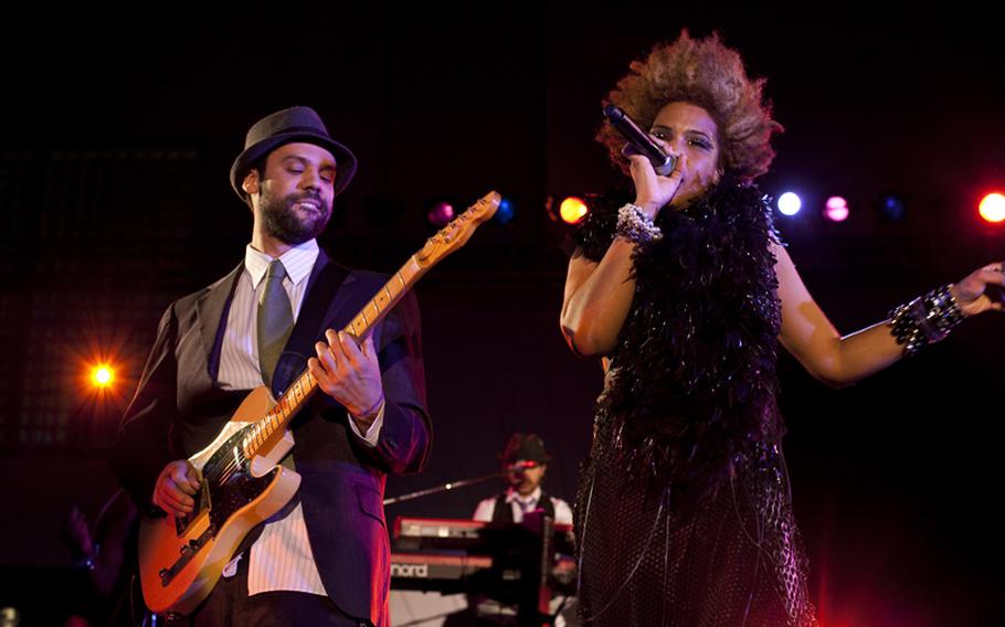 Macy Gray entertains the crowd during a free concert Yokosuka Naval Base on Feb. 23.