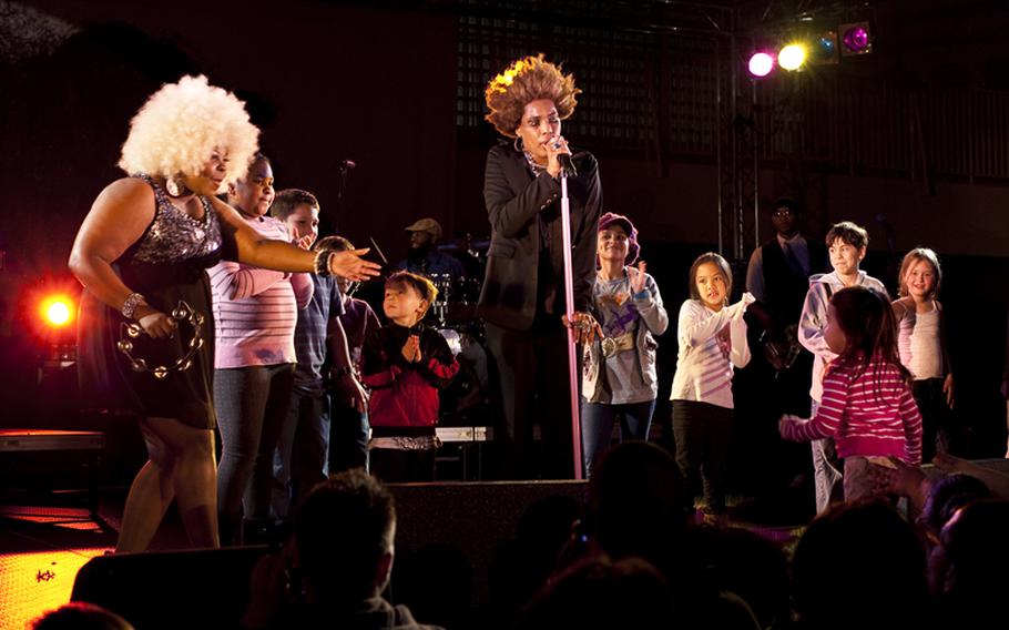 Macy Gray invited the children in the audience to sing with her on stage at the end of her free concert at Yokosuka Navy Base, Japan, on Feb. 23.