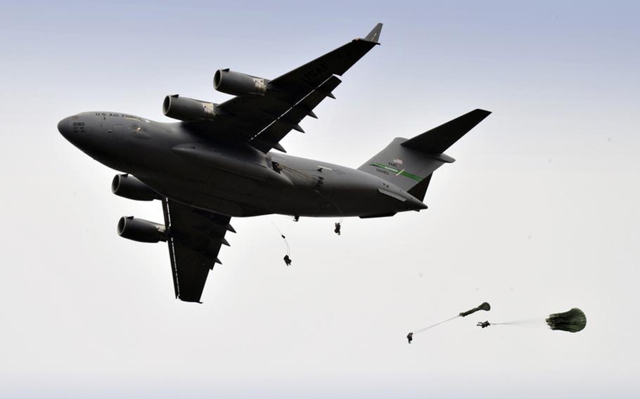 Airborne troops from the 1st/501st Infantry Regiment  parachute into Drop Zone Kapyong on Sunday from a U.S. Air Force C-17 Globemaster as part of Exercise Talisman Sabre 2011. Around 300 soldiers from the 1st Battalion of the United States&#39; 501st Infantry Regiment made the jump.