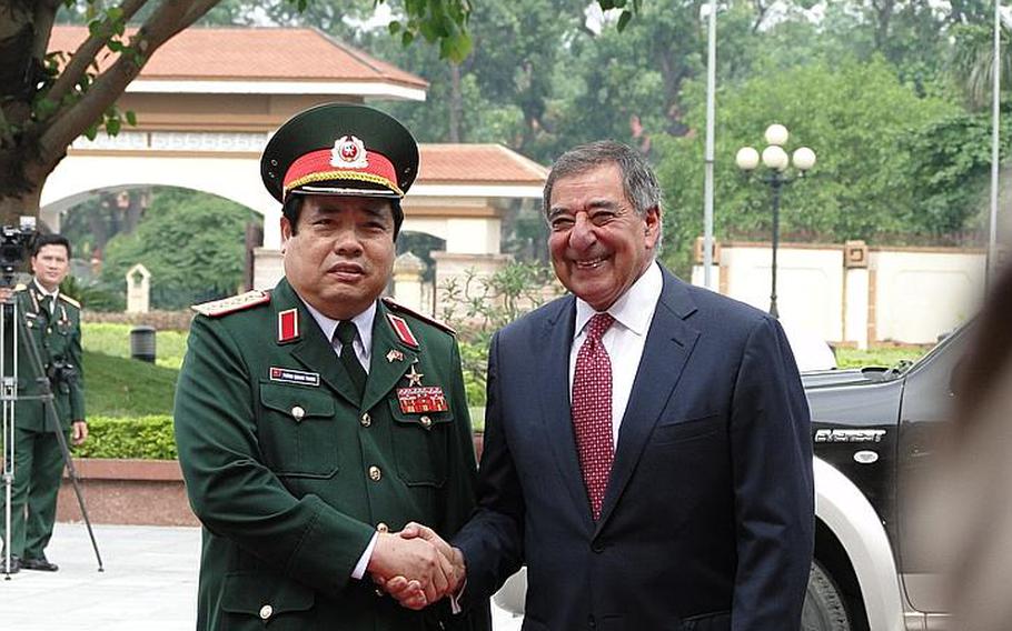 Vietnamese Defense Minister Gen. Phung Quang Thanh welcomes Defense Secretary Leon Panetta to the Vietnamese Ministry of National Defense.