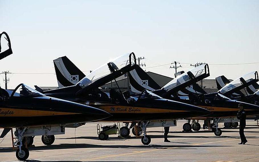 The Republic of Korea&#39;s Black Eagles Aerobatic Team is scheduled to give an aerial demonstration at this weekend&#39;s Air Power Day event at Osan Air Base. The team completed some practice runs over the air base on Oct. 18, 2012, in preparation for the upcoming show.