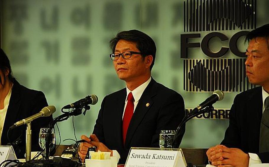Ryoo Kihl-jae, South Korea's unification minister, speaks to foreign reporters in Seoul on April 5, 2013. Ryoo said the security situation on the peninsula remains "daunting," but South Korean workers at Kaesong Industrial Complex are not in danger, despite the North's refusal this week to allow workers to enter the complex. 