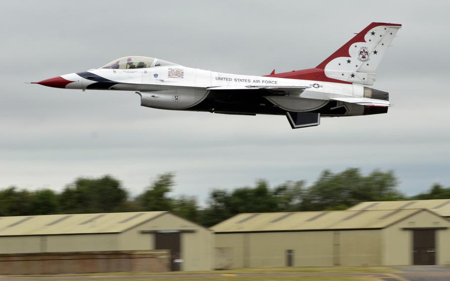 An F-16C Fighting Falcon from the U.S. Air Force’s Thunderbirds squadron takes off for an aerial demonstration at the annual Royal International Air Tattoo at RAF Fairford, Saturday, July 15, 2017. 