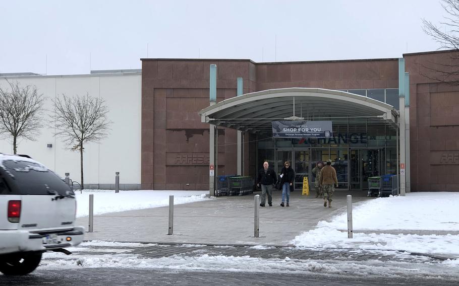 The first snowfall of the season for military bases in the Kaiserslautern area did not stop Christmas shoppers at the Base Exchange on Ramstein Air Base, Germany, Dec. 1, 2020. 
