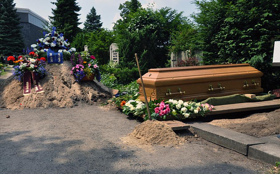 U.S. Army veteran Al Lopez, whose casket is shown, was buried Friday in Bamberg’s cemetery. Lopez, who was 82, had decided to retire overseas. German communities set varying fees and time lengths for burial plots in Germany.