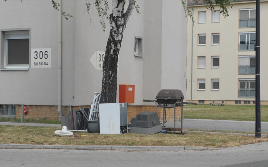 Housing areas in the Mannheim garrison are mostly vacant. The garrison is expected to have just 1,000 soldiers by the end of the summer, and only 150 next summer. The final handover of all the garrison land and structures to the city of Mannheim is scheduled for 2015.