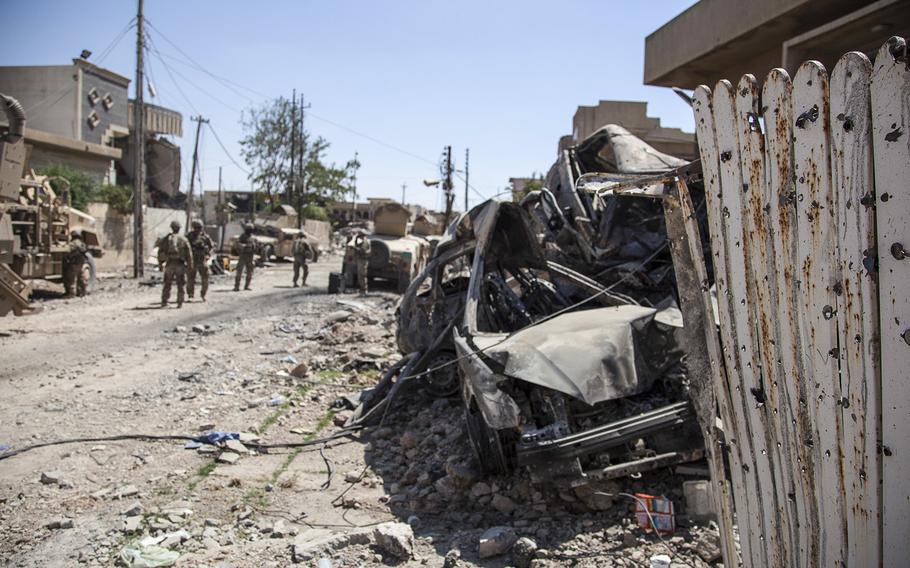 U.S. troops establish a patrol base alongside Iraqi security forces in Mosul, Iraq, June 19, 2017.