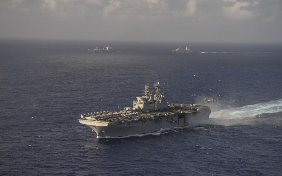 The amphibious assault ship USS Makin Island transits the Pacific Ocean off the coast of Hawaii, Aug. 4, 2014. Makin Island is on a scheduled deployment in the U.S. 5th Fleet area of responsibility.