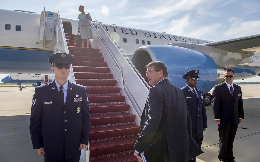 Secretary of Defense Ash Carter prepares to depart Joint Base Andrews, Md., to attend a memorial ceremony in Chattanooga, Tenn., Aug. 15, 2015, in memory of the sailor and four Marines killed July 16, 2015.