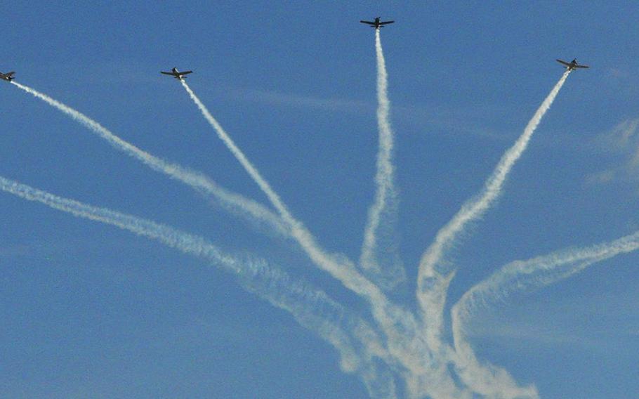 The U.S. Air Force Thunderbirds perform at the 2015 Joint Base Andrews Air Show